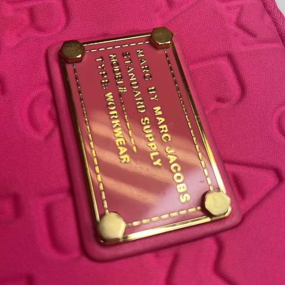Marc by Marc Jacobs Pink Dreamy Logo Laptop Case - Picture 5 of 16